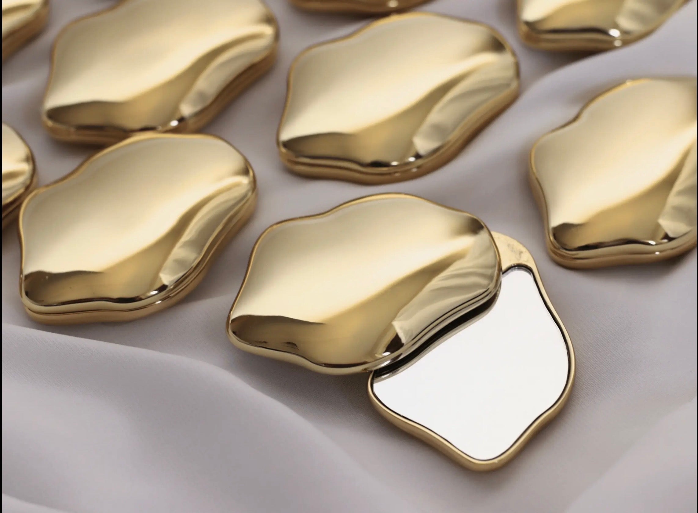 Soft Cloud Compact Mirror